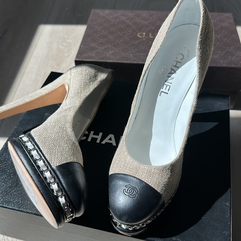 BNIB CHANEL HEELS - Picture 5 of 5